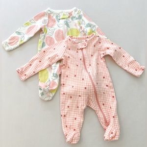 Carter’s sleeper set - Size newborn